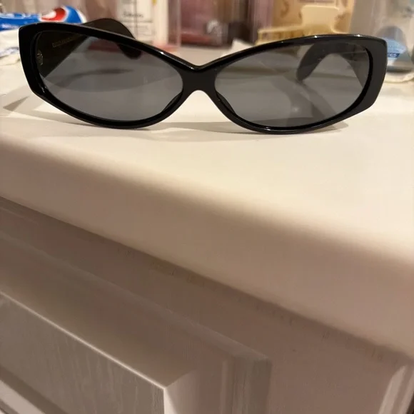 Cutler and gross vintage Black Cat-Eye Sunglasses - Picture 1 of 5